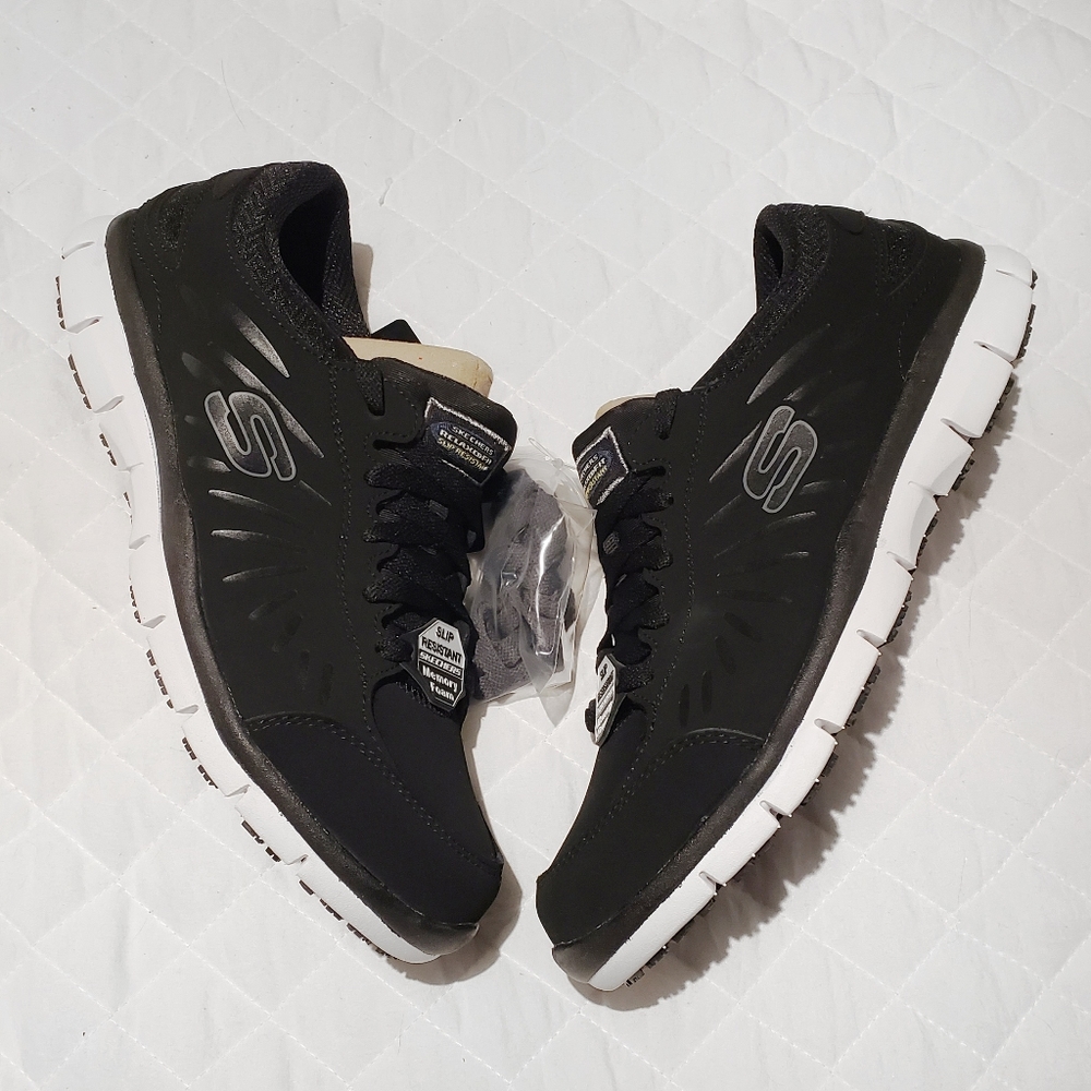 NIB Sketchers Slip Resistant Memory Foam Relaxed Fit Black Sneakers Size: 9.5 - Picture 3 of 5